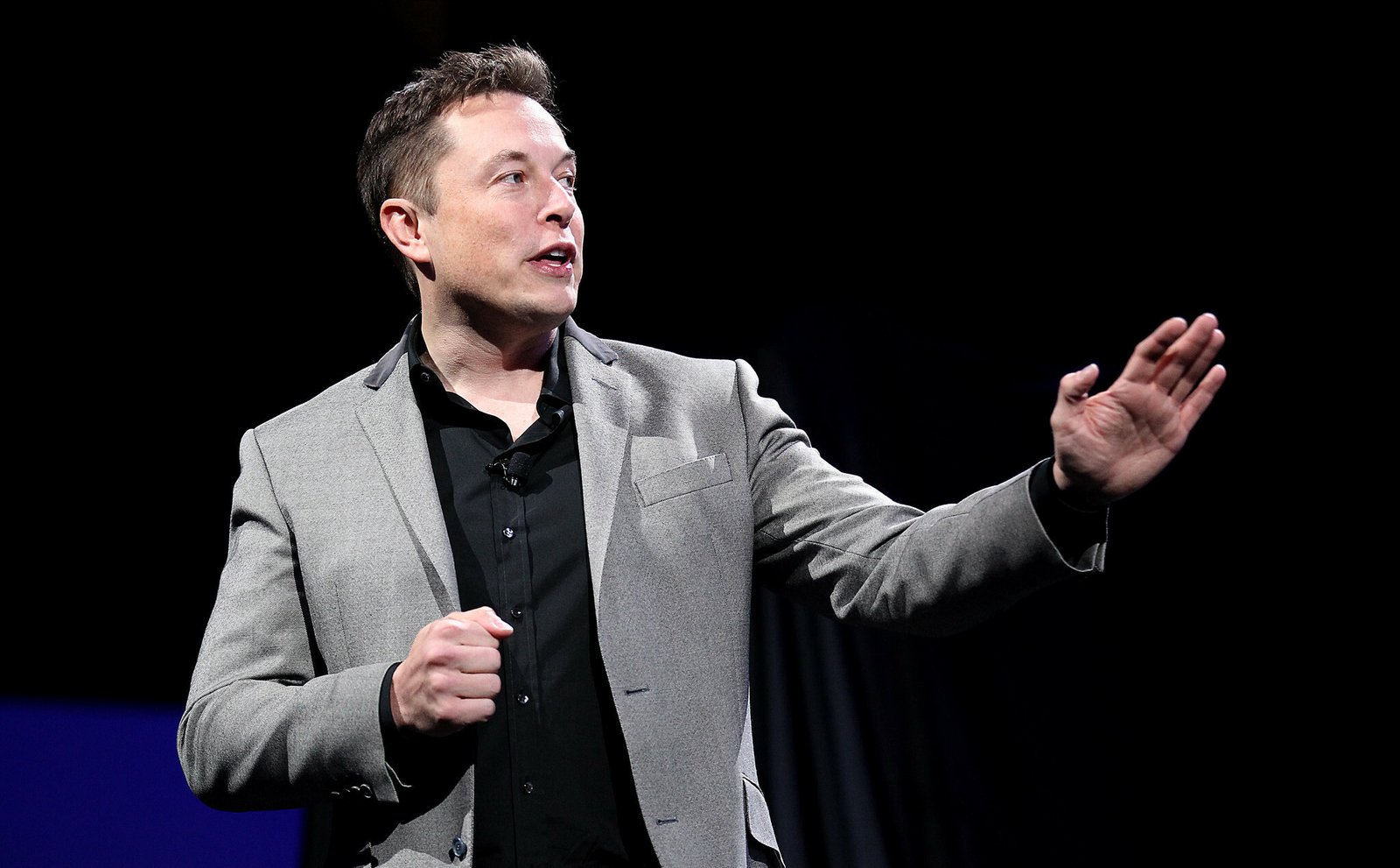 News graphic featuring Elon Musk, with Bengali headline saying 'A new chapter of digital revolution: Starlink gets India’s approval', along with E-Bardhaman logo and website link."