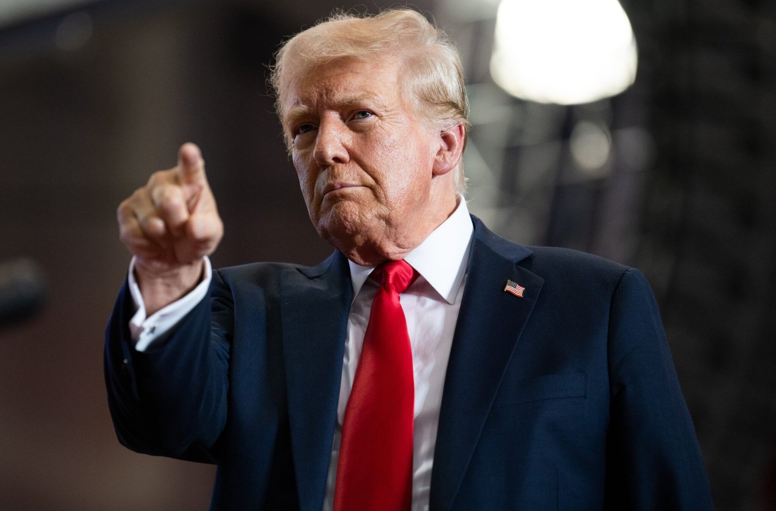 DONALD TRUMP